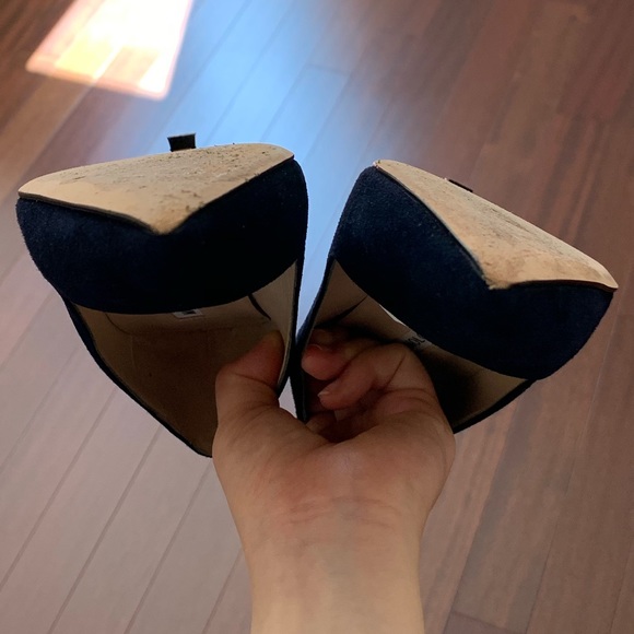 Manolo Blahnik BB Navy Suede Pointed 70mm Pump - Picture 4 of 4